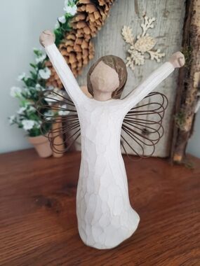Willow Tree - Angel Of Courage 2000 - Girl Angel Joyful